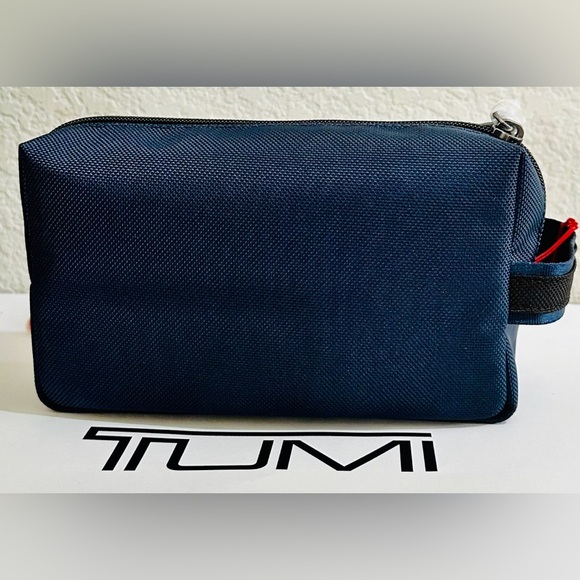 Brand New with Tag TUMI Medium Kit Navy Blue - Picture 2 of 4